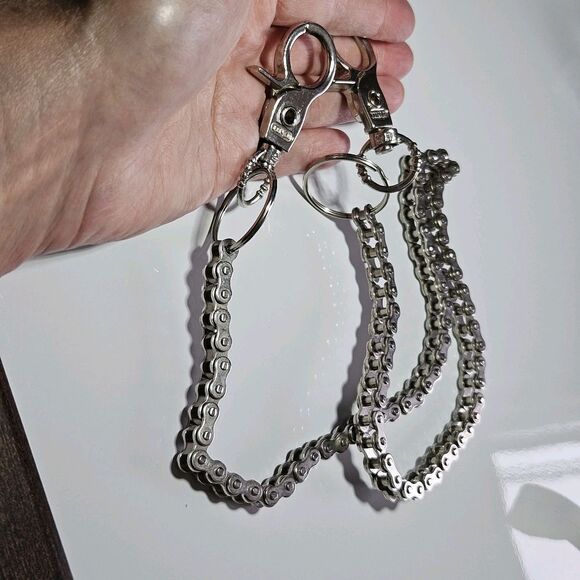 26" Bike Chain Clip Keychain Metal Bicycle Chain Links Silvertone Bikers Keyring - Picture 3 of 11